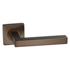 Manilla de puerta HDD Kubic Shape 16mm | Con roseta cuadrada | Bronce mate