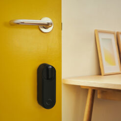 Cerradura Inteligente Yale Linus Smart Lock L2 - Negro - En uso